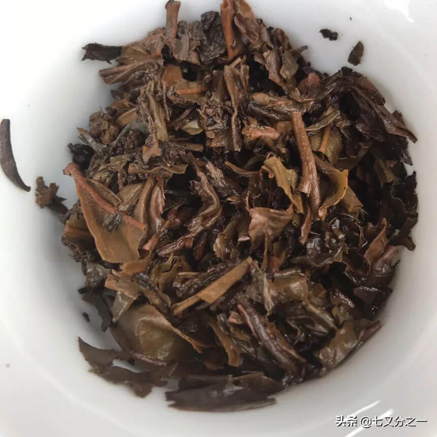 94年格纹纸7542绿印老生茶，
昆明纯干仓，茶气足