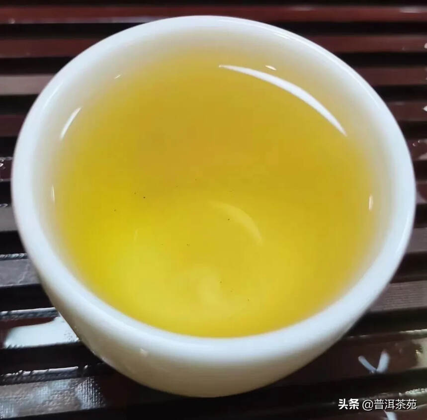 2016年头春茶，200克/片，班章古茶园古树头春茶