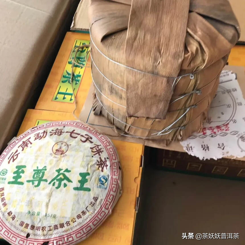 06年八角亭至尊茶王青饼，昆明仓，条索肥壮、油润，茶