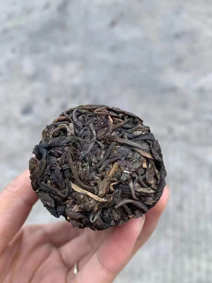 2019年 班章黄金柱 生茶，300克/条，4条/盒