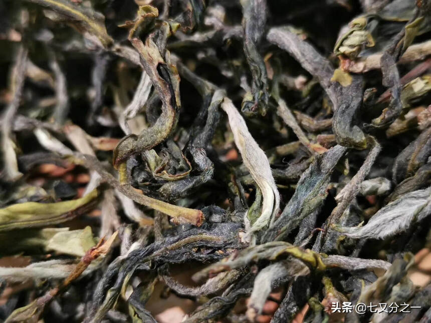 2020年曼松
茶汤细腻柔甜，吞一口茶汤，花蜜香充满