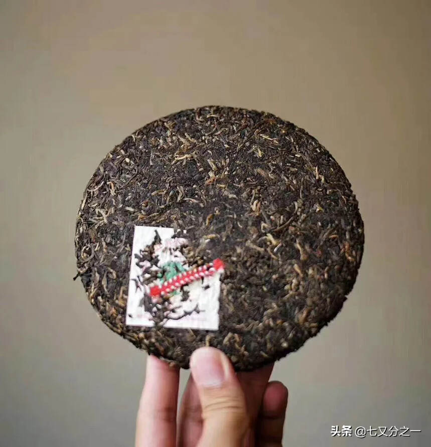 精品301班章正山茶王小饼
浓浓的松烟香，迷人的烟韵