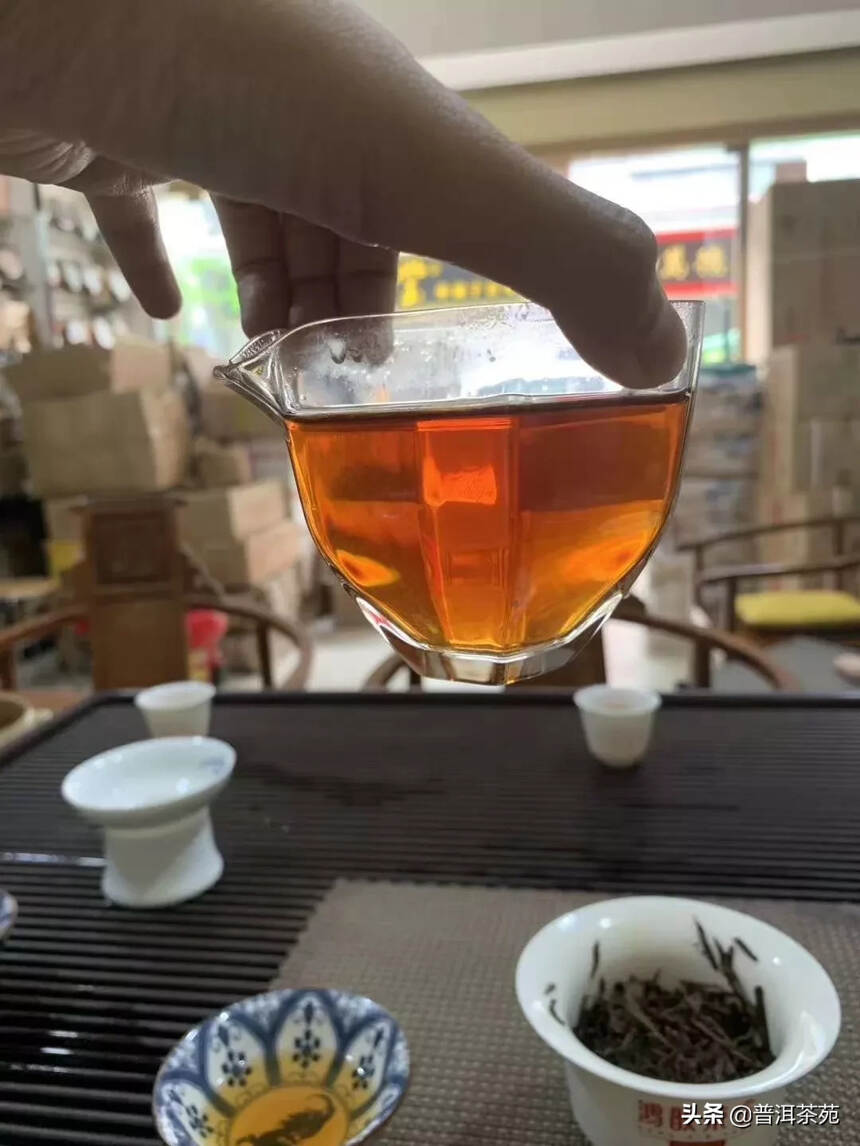 真正90年代的红茶，200克/个，5个/条。入口丝滑