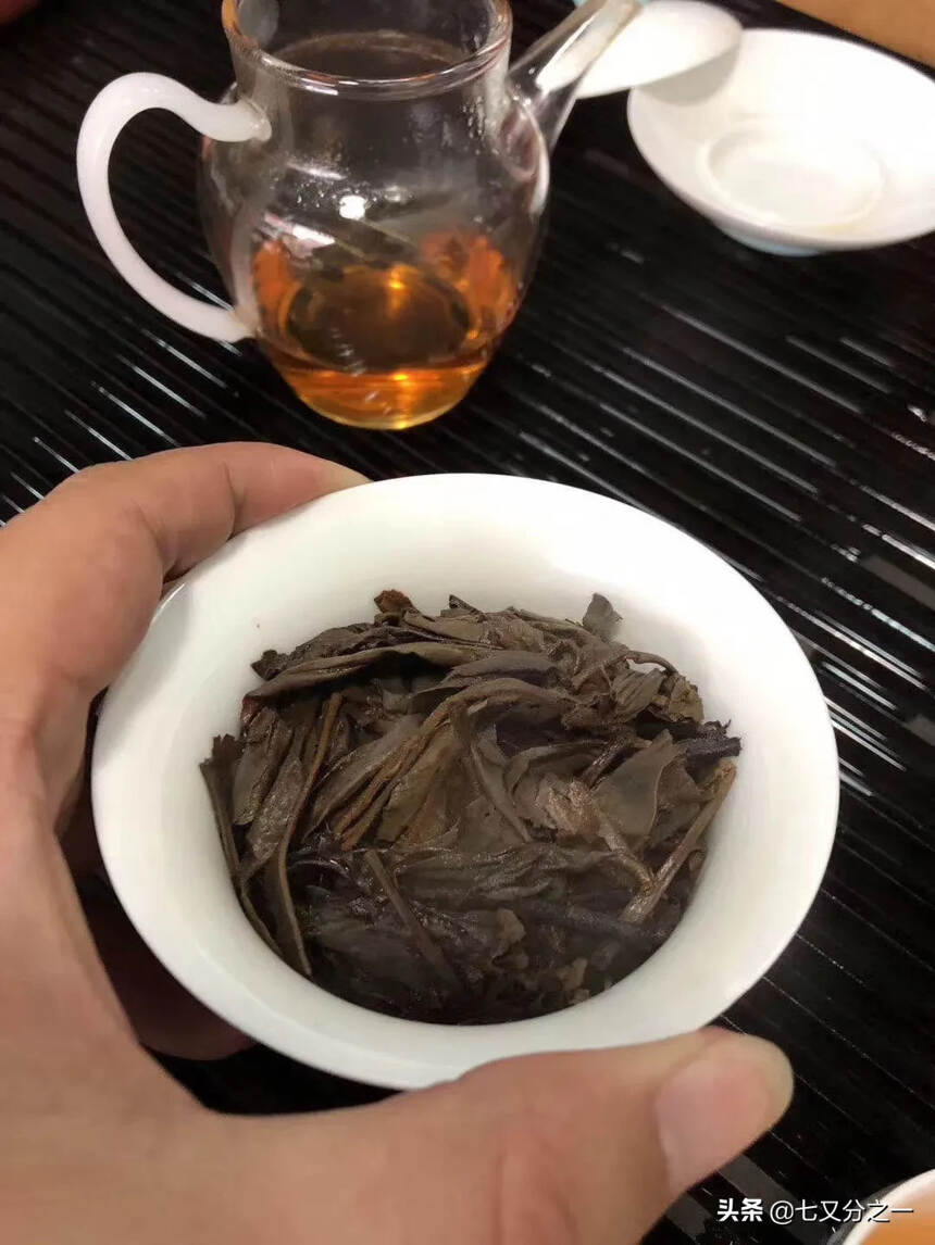 99年黄印老班章橡筋老生茶，选料偏大树！华联公司定制