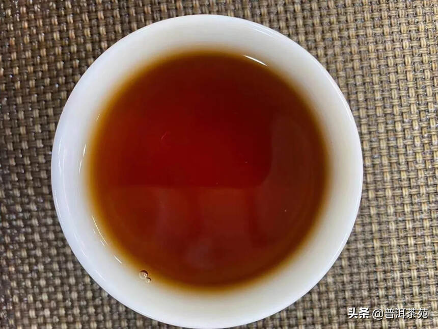 2005年班章宫廷普洱熟茶，357克/片，7片/提，