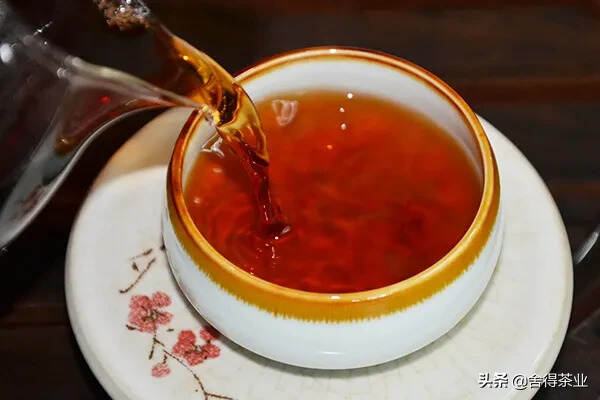 90年代下关泡饼老熟茶，厚棉纸包装，陈香滑润，厚浓柔