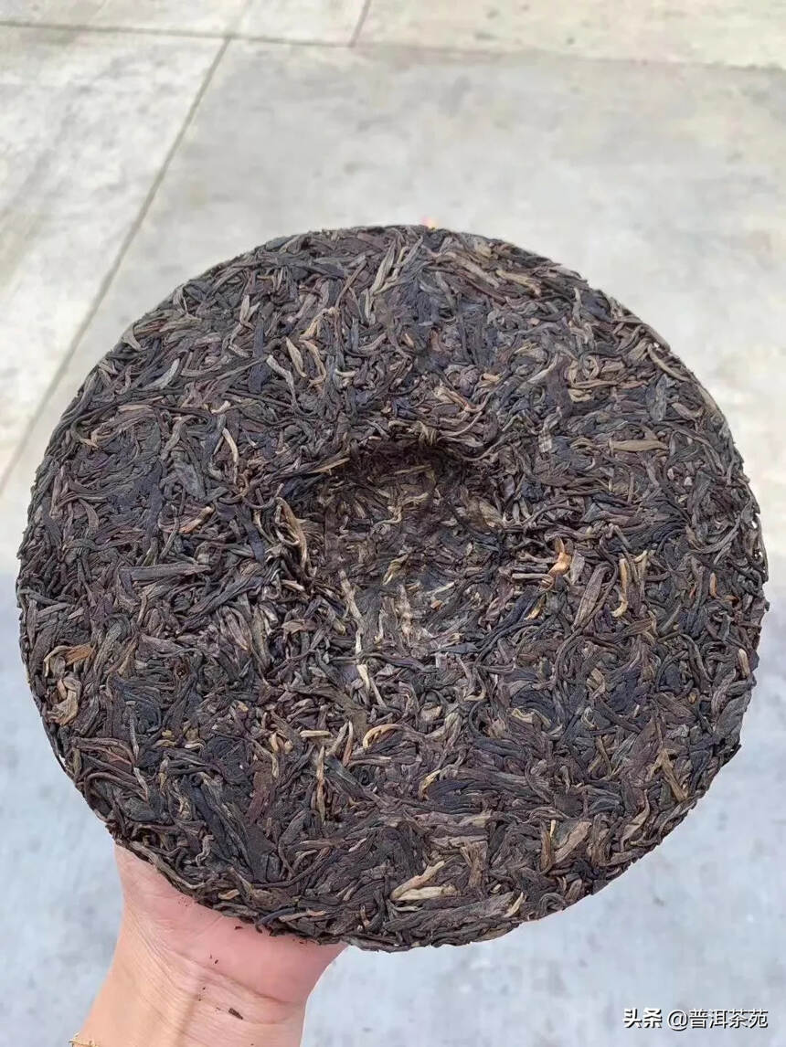 2016年八角亭布朗印象。这款茶选用真正的布朗山古树