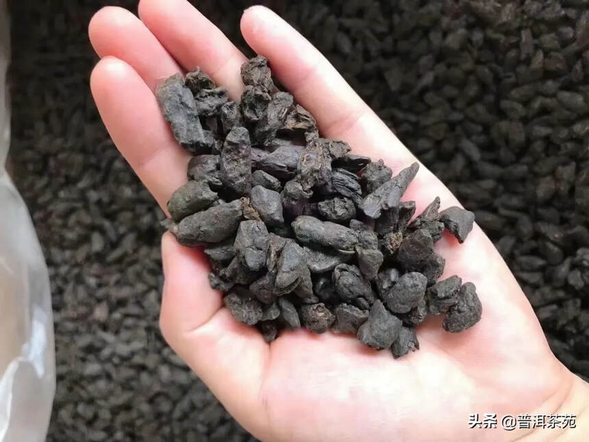 2019年糯香茶化石，非常干净。茶化石也叫碎银子，因