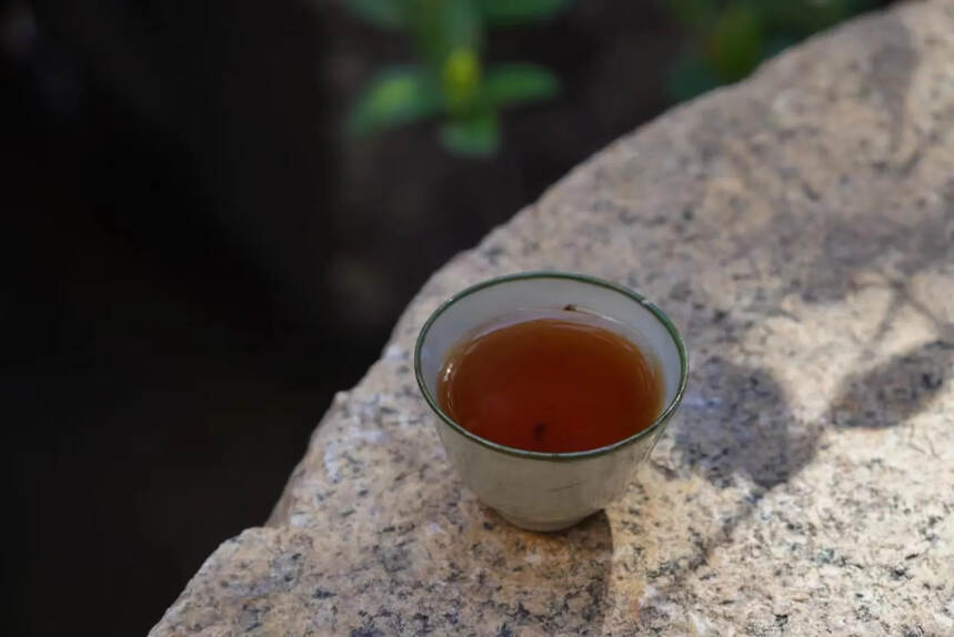 2004年【大白菜青砖】仓储好，茶味好，回甘度强，重