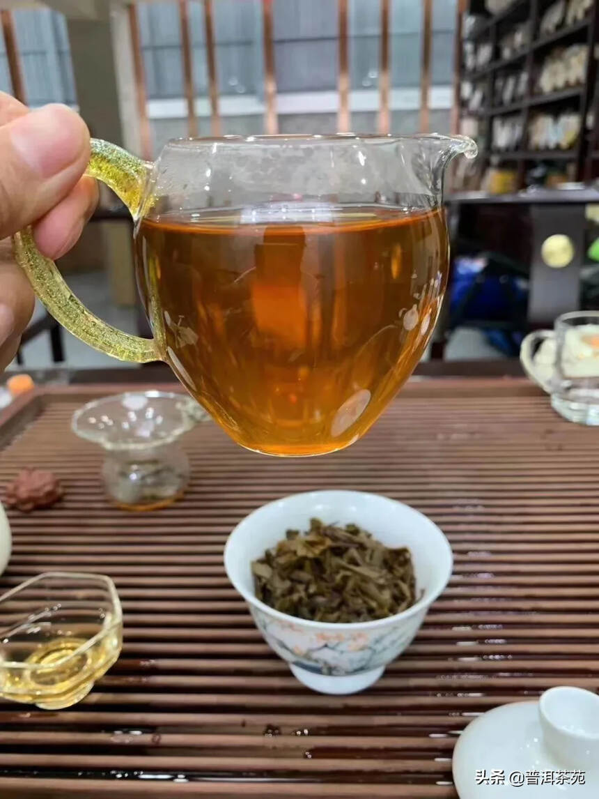 2008年纯干仓勐海老茶砖，1000克/片；这款茶带