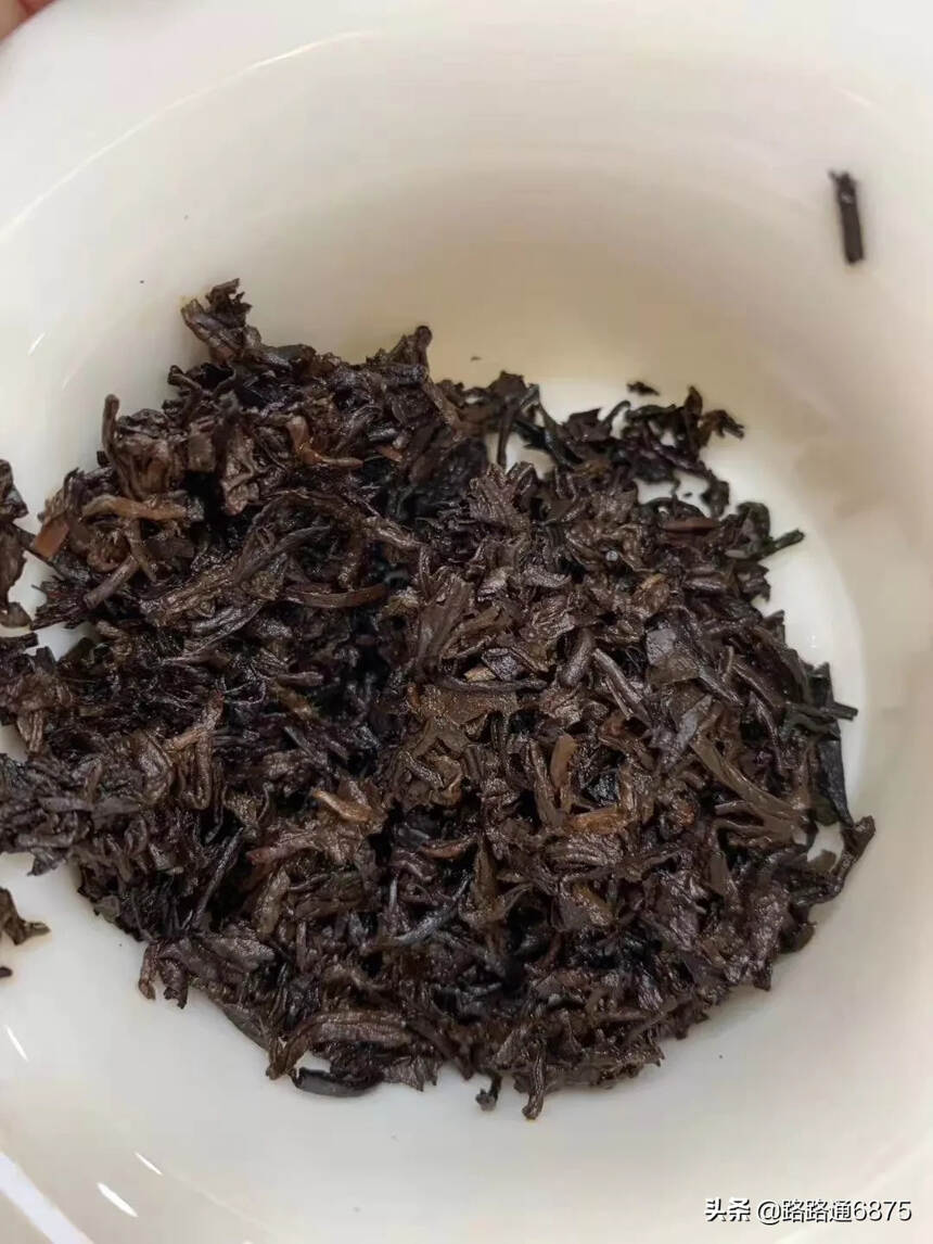 2007年白针金莲熟茶饼，200克/片，这款茶保存得