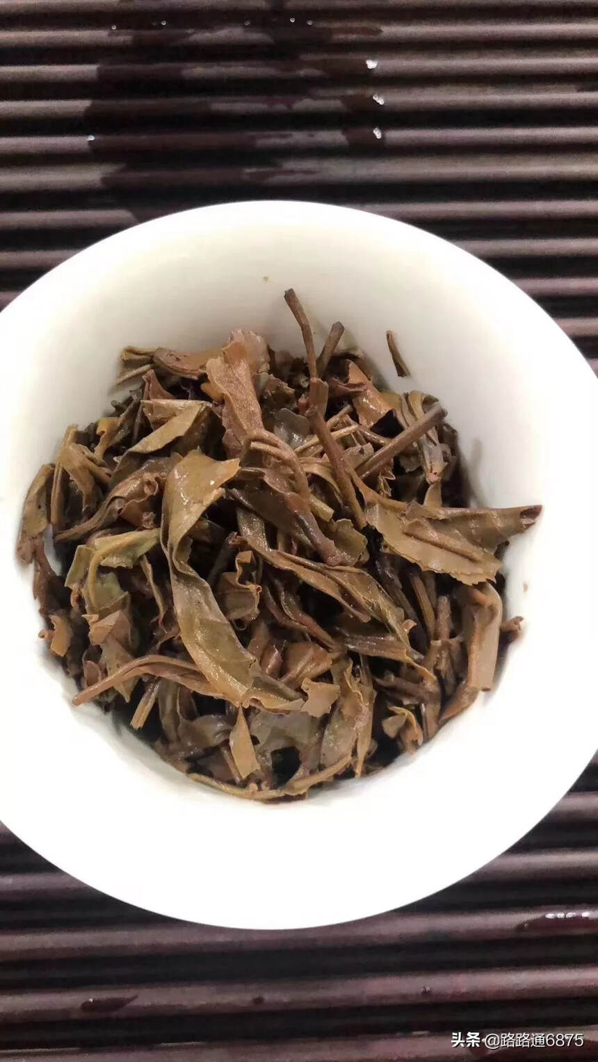 黎明生肖饼——玉兔，纯正布朗山生态茶 
2011年黎