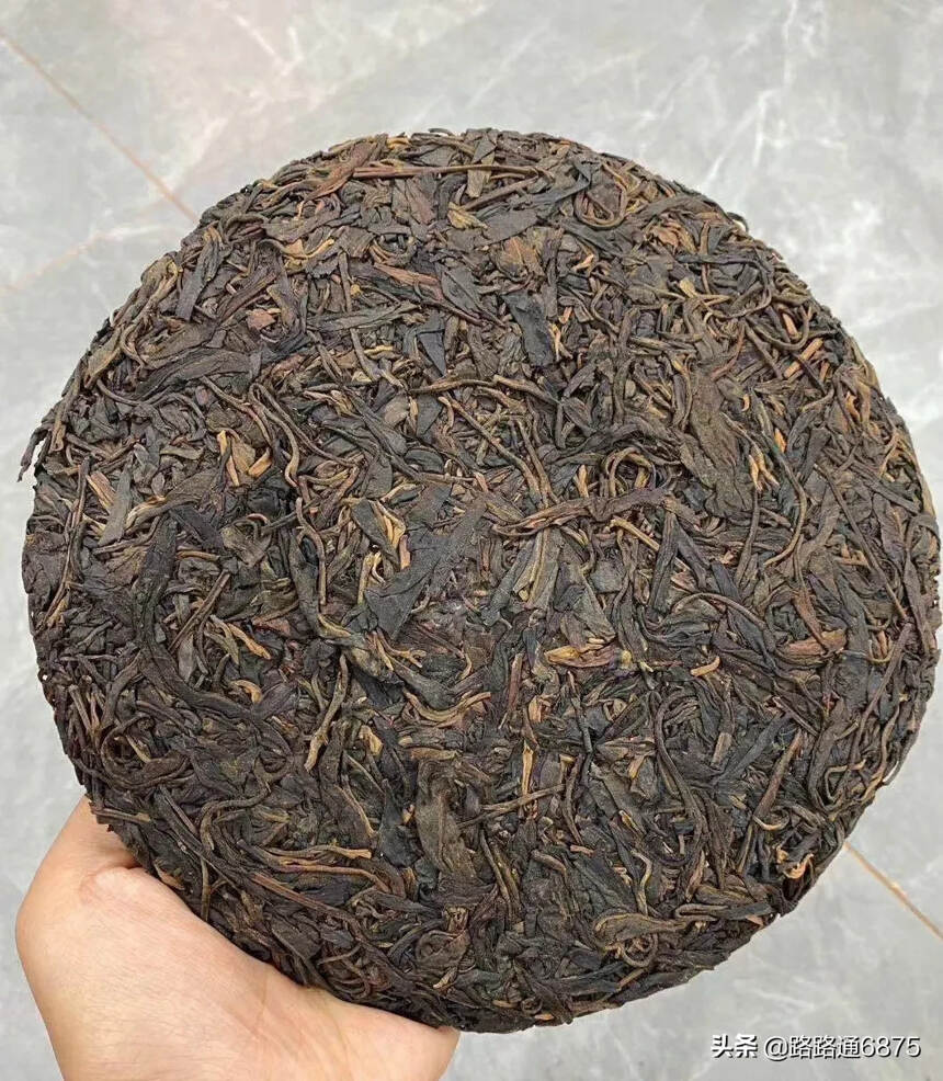 90年代易武古树茶，纯正易武茶，357克/片；7片/