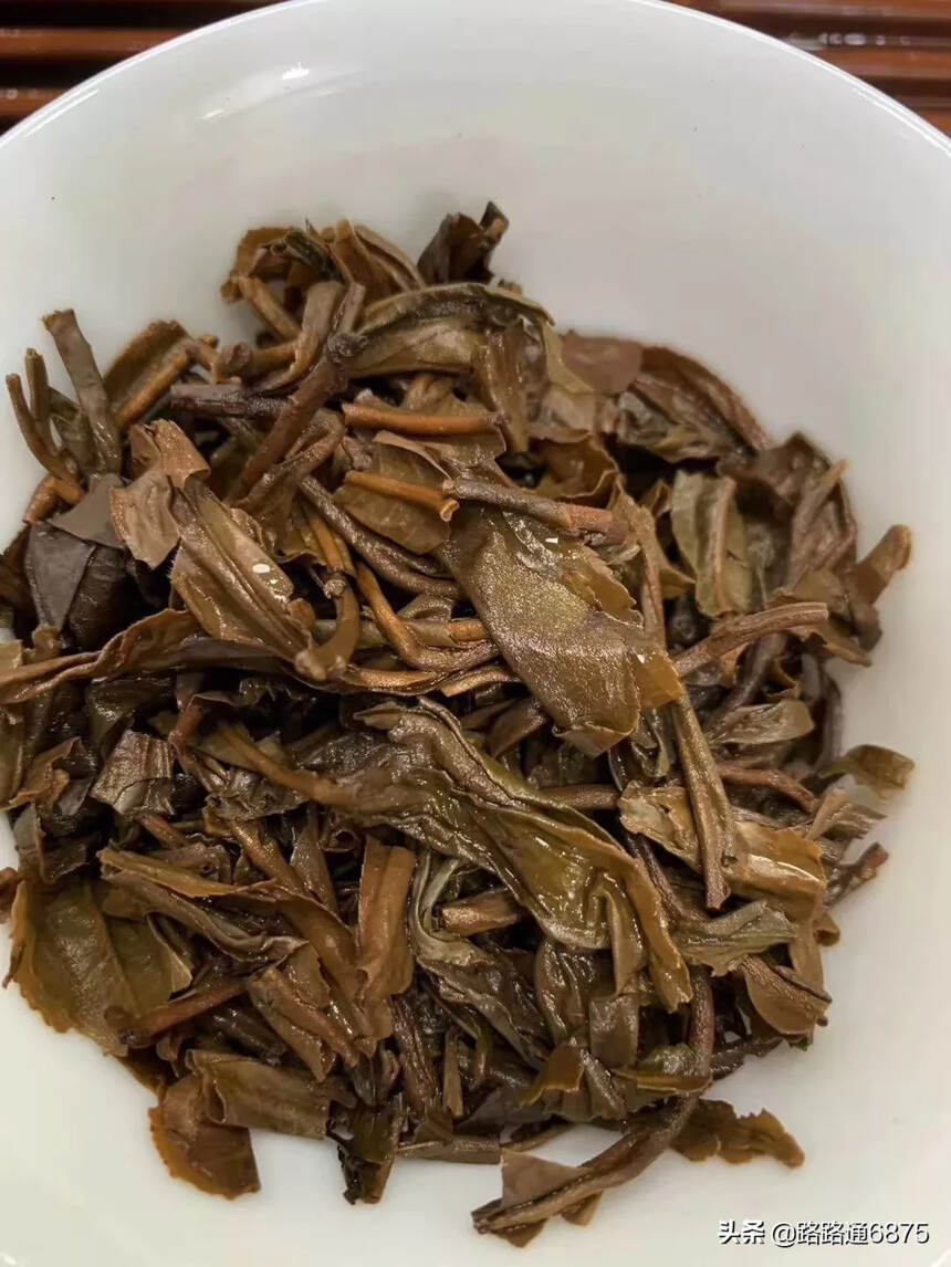 90年代纯干仓绿印生茶饼#茶生活# #喝茶# #茶#