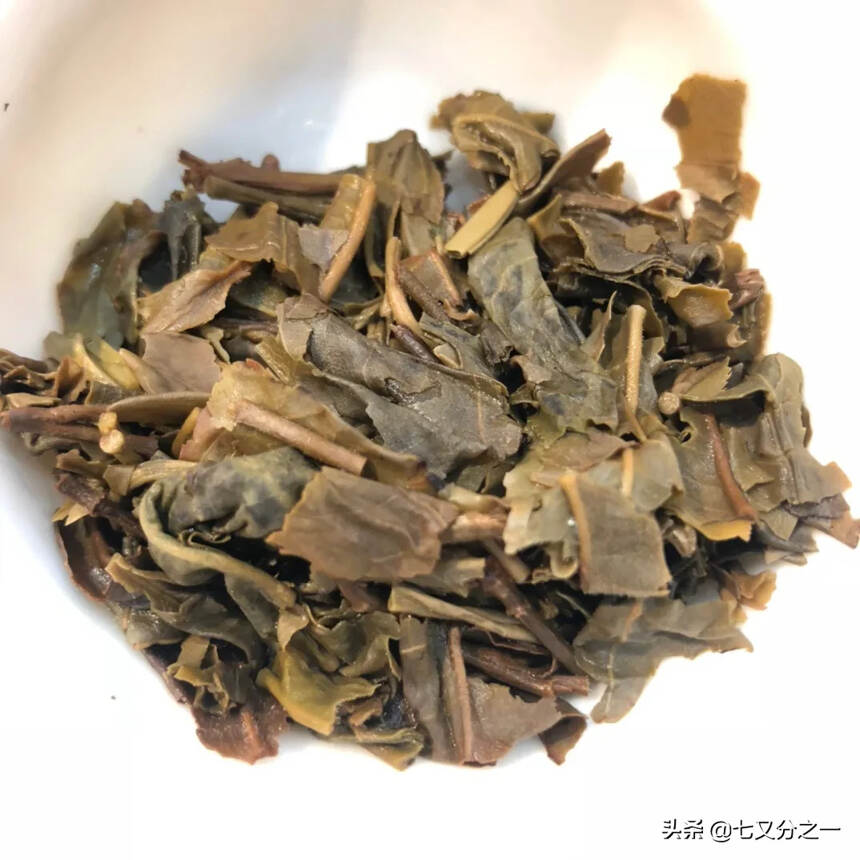 中茶冰岛老生茶
冰岛山老青饼
昆明纯干仓典藏陈化，