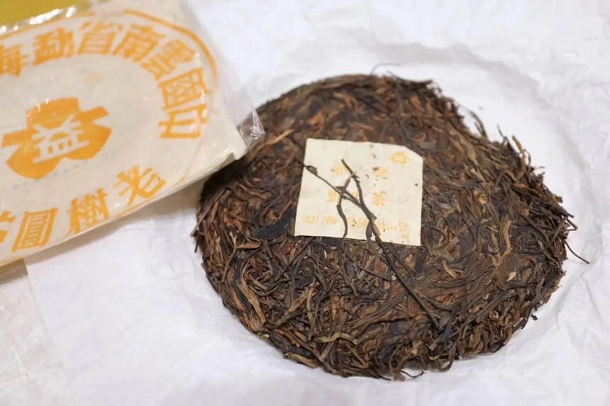 2000年班章橡筋茶，
是野生顶级班章料，
只生长在