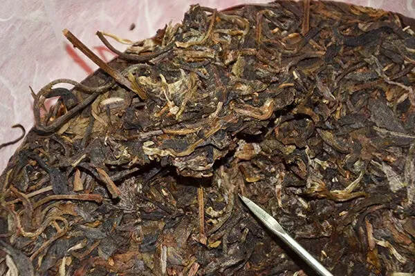 2004年易武正山纯料古树茶，传统工艺压制，一直存于