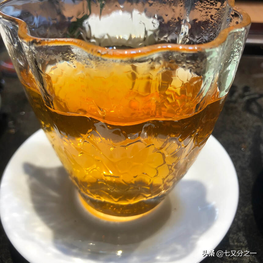 01年勐海茶厂班章公章饼生茶
茶味重，回甘快，苦涩度