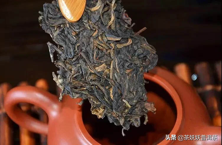 九三年省公司大口中雪印青饼，昆明存放，干仓老生茶！