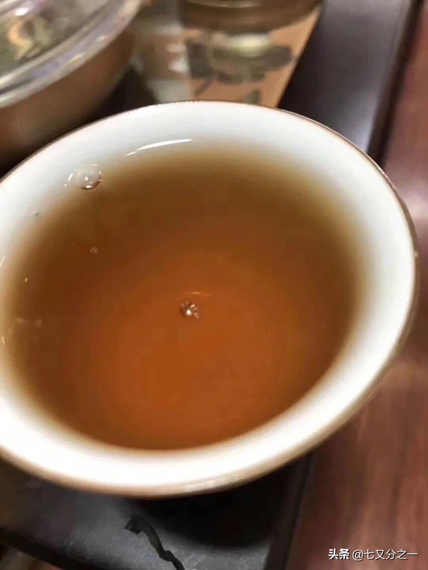 凤庆香竹箐茶厂出品，03年锦绣春大叶古乔木茶，以前购