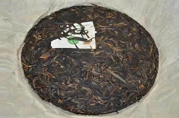 2000年大班章印级古茶，茶气刚烈，口感厚重醇香，具