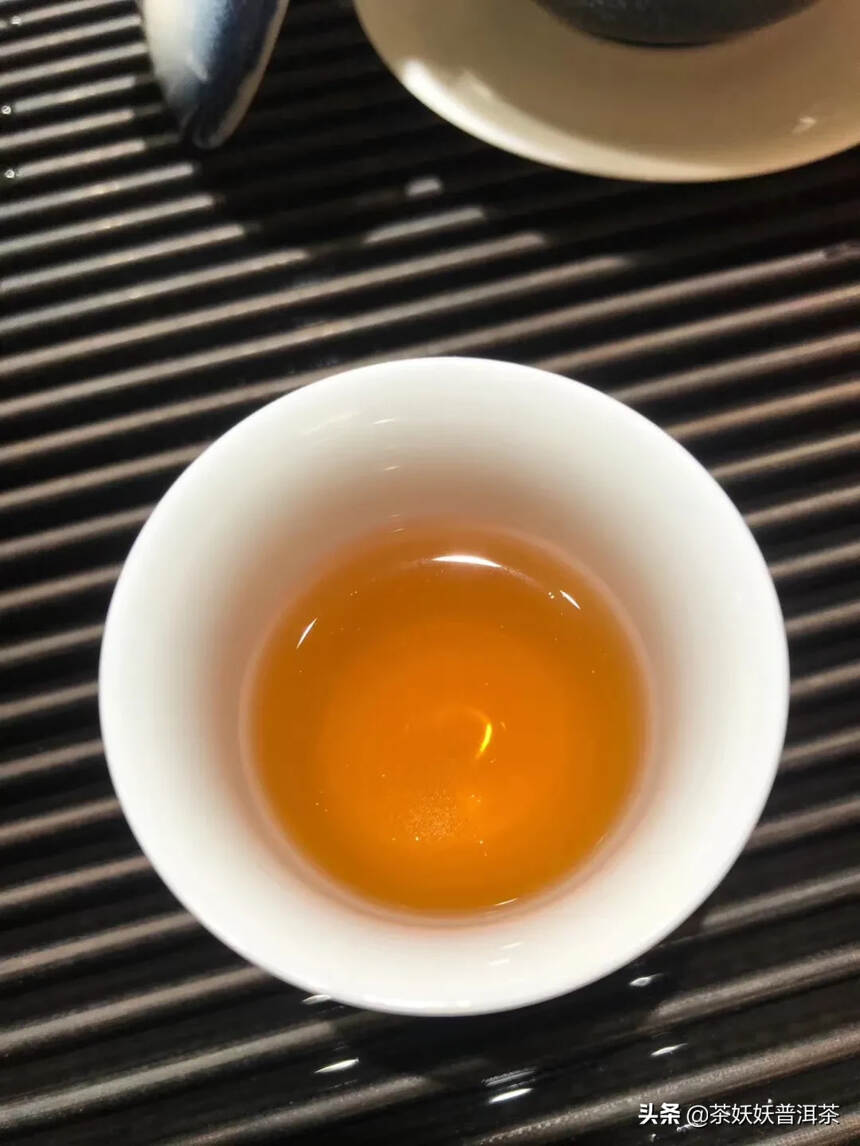 90年代末期老生沱，250克一沱。
老班章茶料，条形