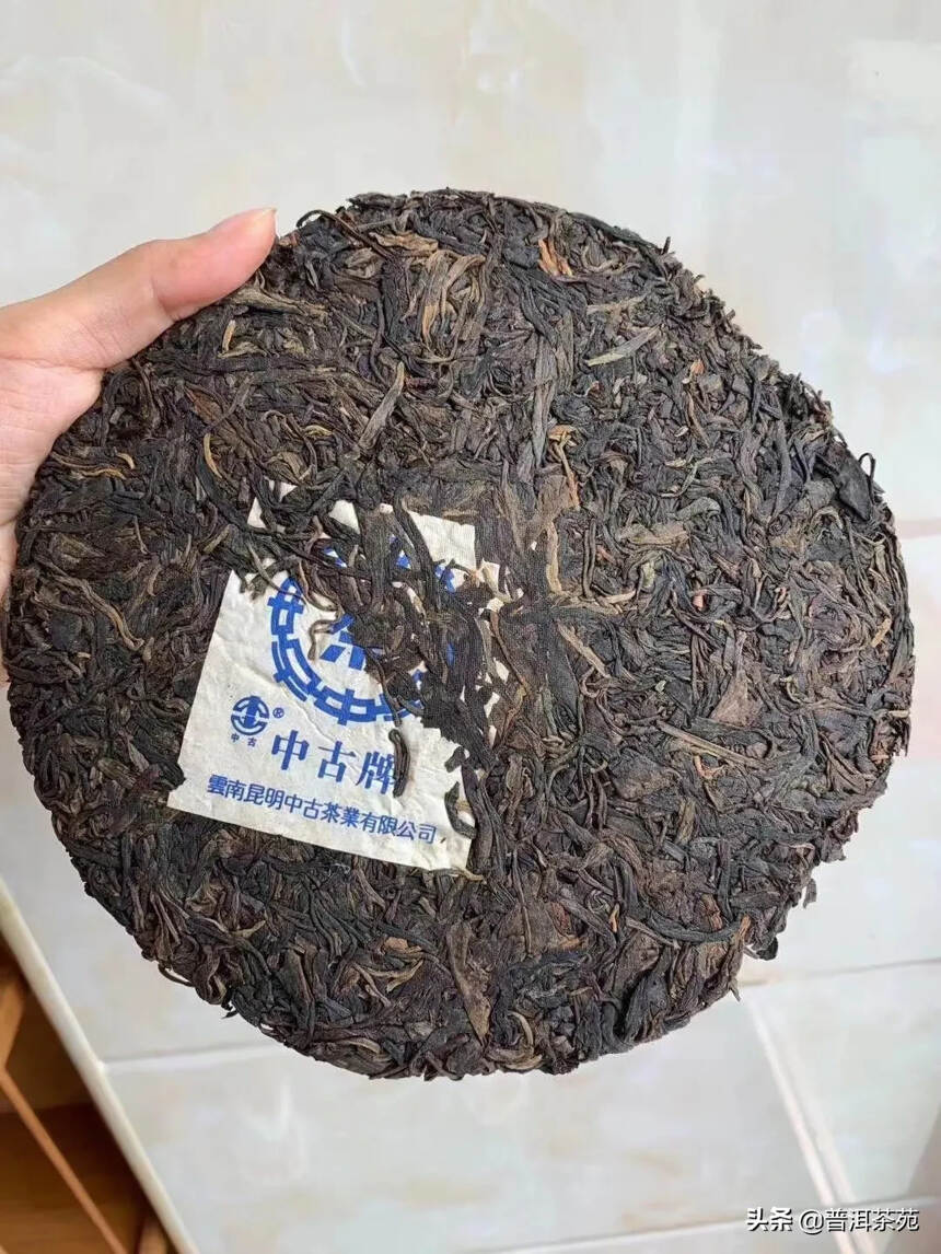 2006年蓝印生茶，357克/片，7片/提，84片/