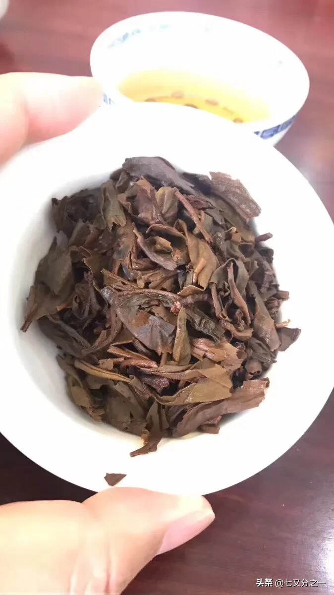 04年白龙乔木生态青饼
【原60年景谷茶砖同一家茶厂