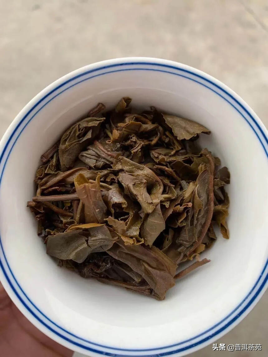 2005年宫廷普洱熟茶砖，100克/片，有竹壳装，这