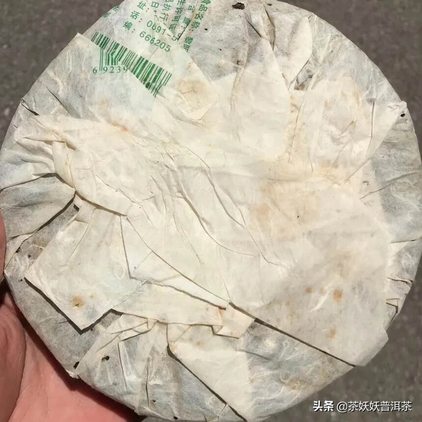 06年八角亭至尊茶王青饼，昆明仓，条索肥壮、油润，茶