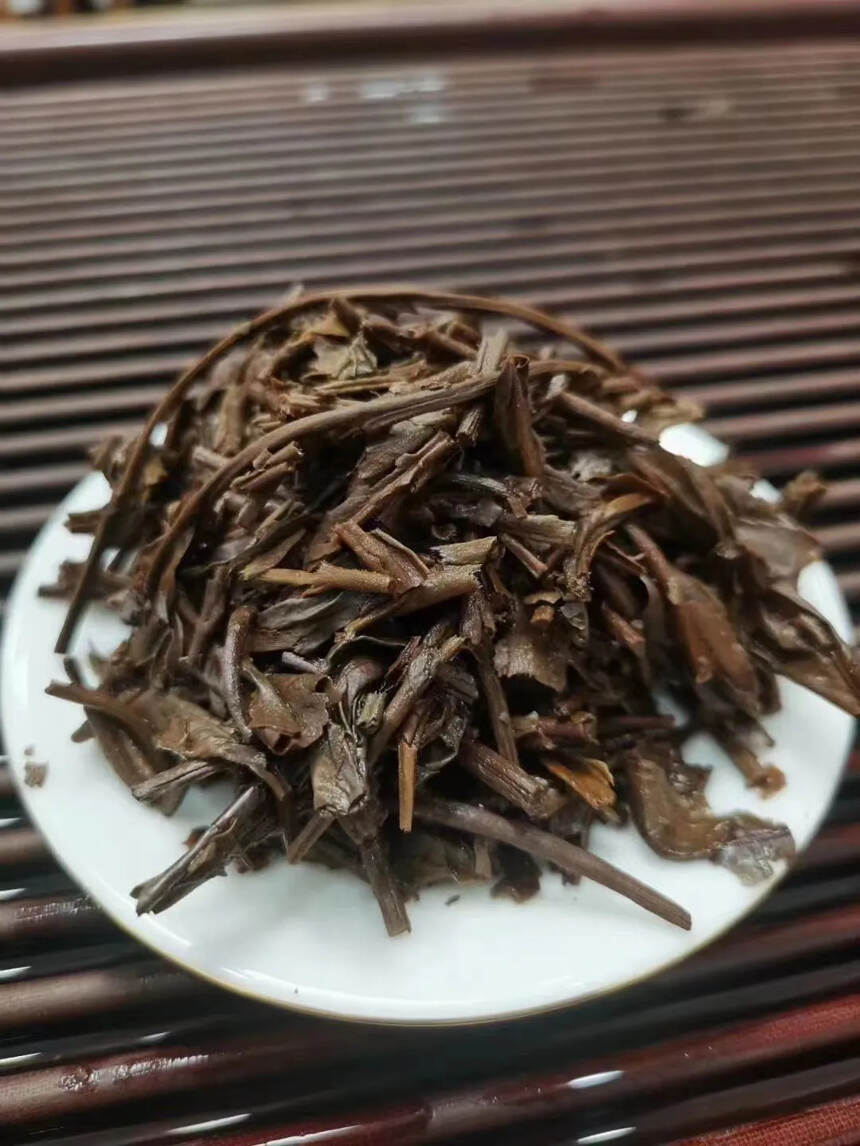 2000年班章橡筋茶，
是野生顶级班章料，
只生长在