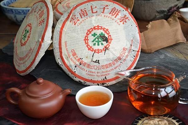 2001年中茶绿中绿老生茶（老号名：鱼钩七），汤色透