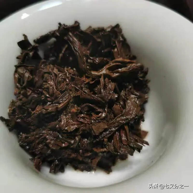 70年代水蓝印沱茶250克生茶
参香里透着薯香、板栗