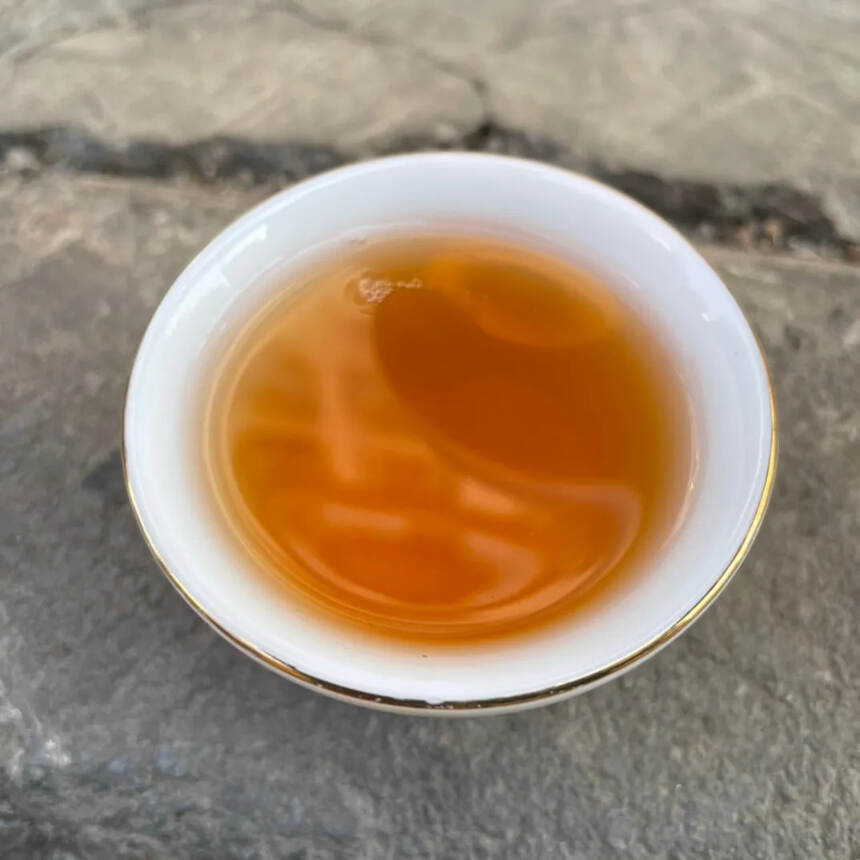 2002年勐海茶厂202批次
老树圆茶老生茶，繁体“