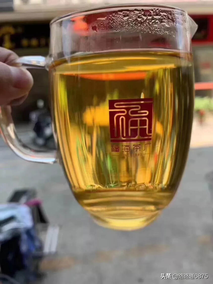 2018年班章古树竹筒茶生茶，净含量300克/根。这