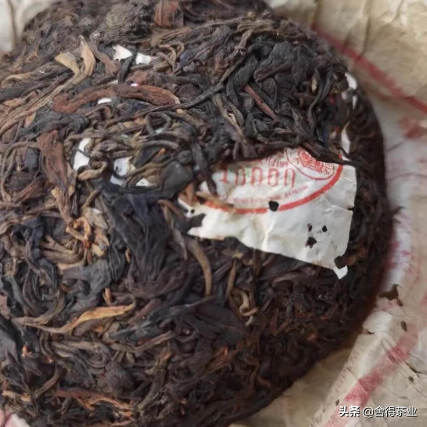 2004年金瓜老生茶，龙园精品，每沱重500克，都有