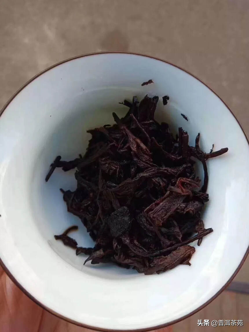 04年老熟茶！精选勐海地区高海拔的生态乔木茶为原料，