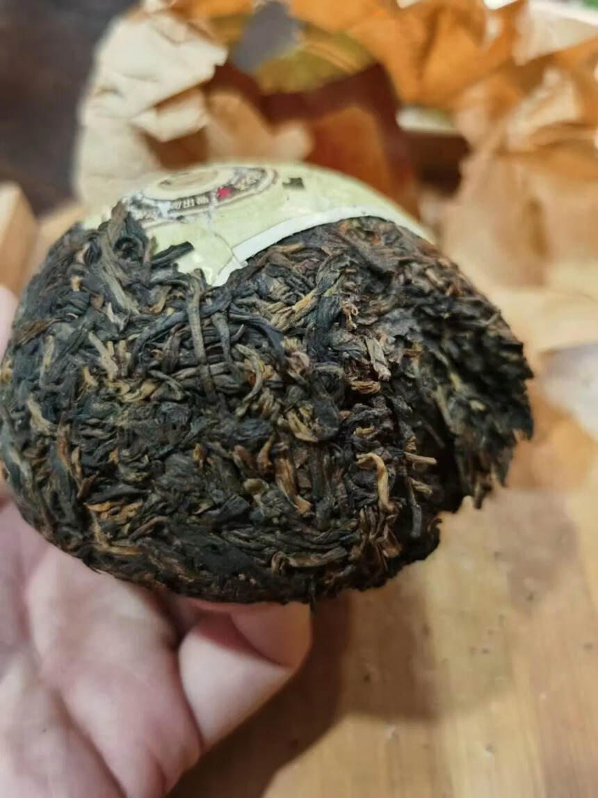 中国食品安全年会纪念茶
选自无量山茶区乔木大树茶青，