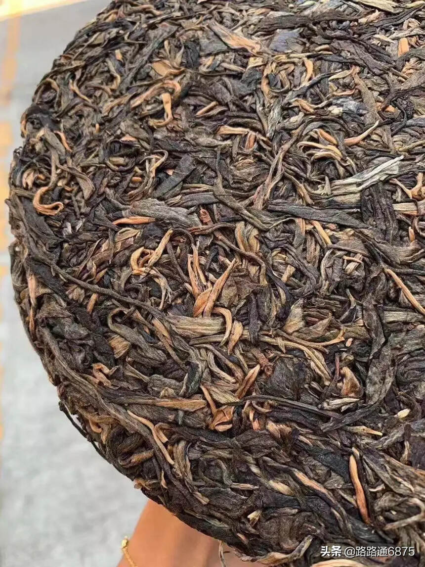 2004年班章千年古茶树茶生茶 1000g/片，5片