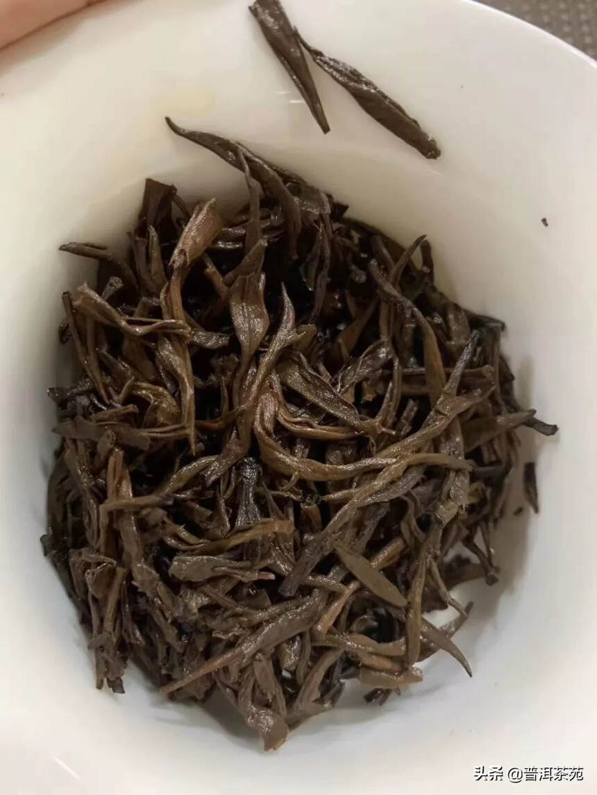 真正90年代的红茶，200克/个，5个/条。入口丝滑