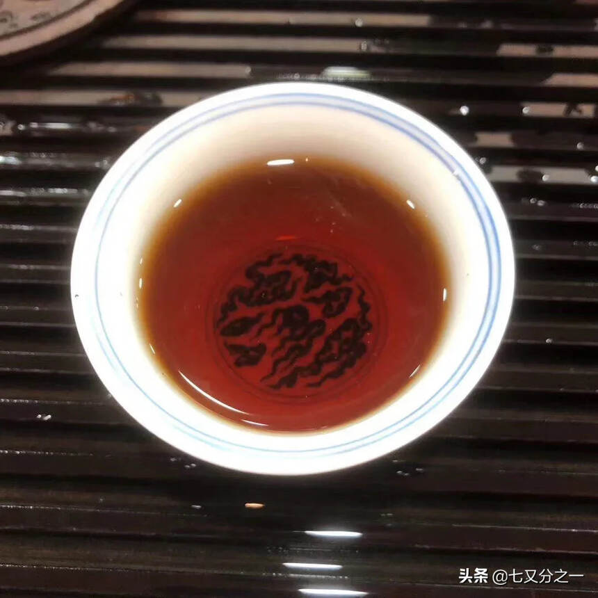 2000年小红印甲级熟饼，大饼型，勐海味老熟茶，已出