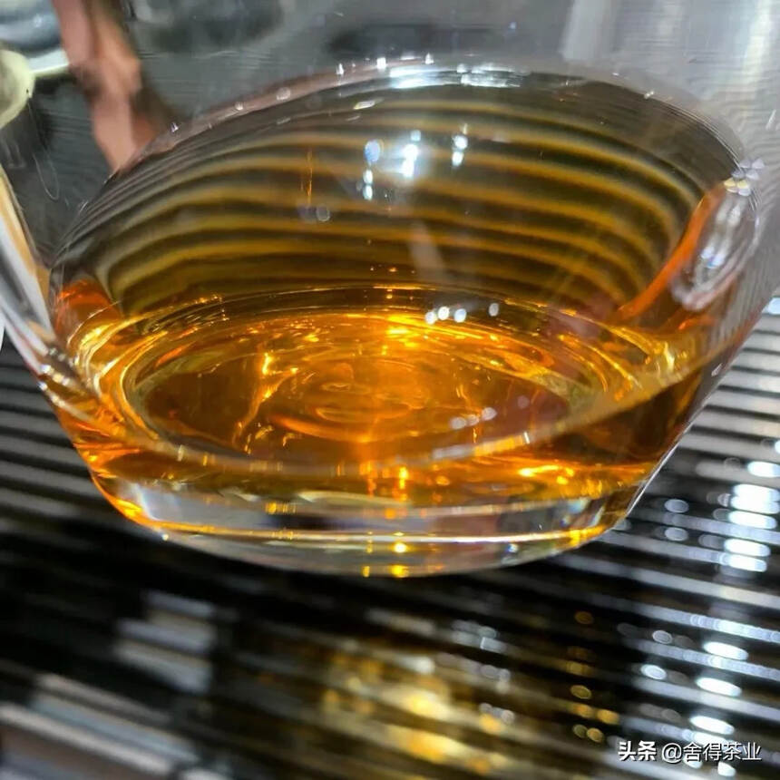 01年布朗山班章生态竹筒茶，选用班章生态茶原料，传统