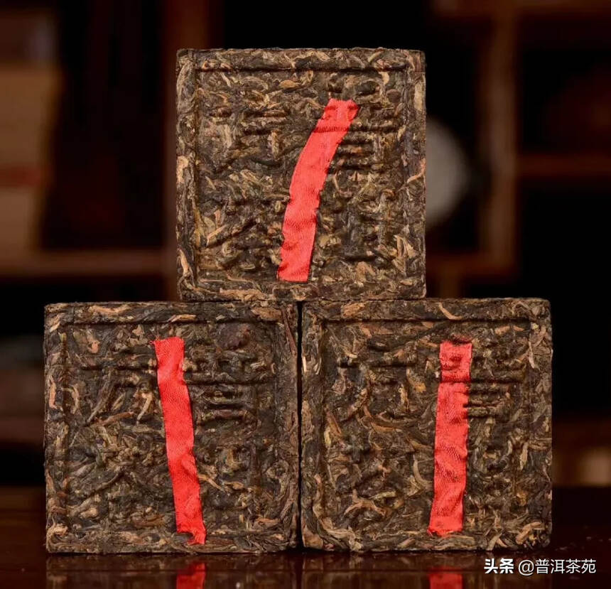 2002年红丝带小方砖，干仓存放#普洱茶# #中国茶