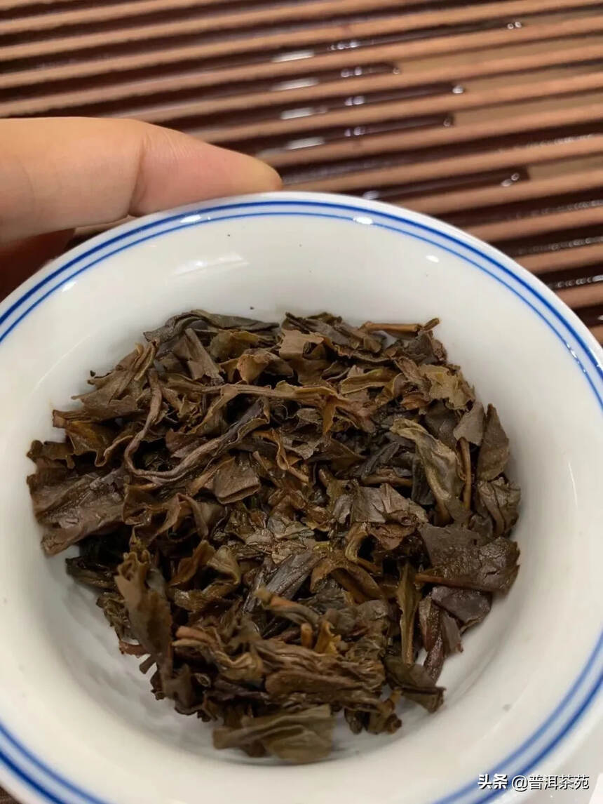 2006年凤庆沱茶，100克/个，这款沱茶入口顺，口