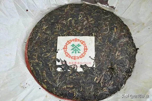 2001年中茶绿中绿老生茶（老号名：鱼钩七）。绿中绿