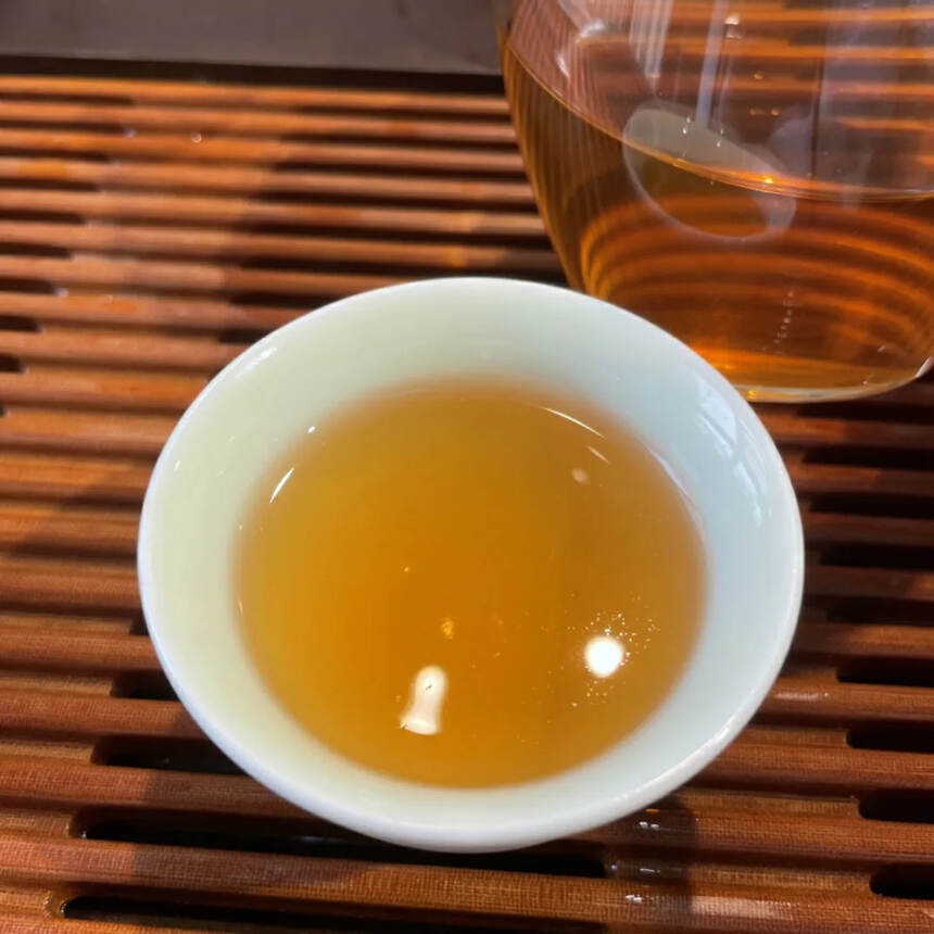 茶品：99年甲级红印生饼
规格：380克/片．84片