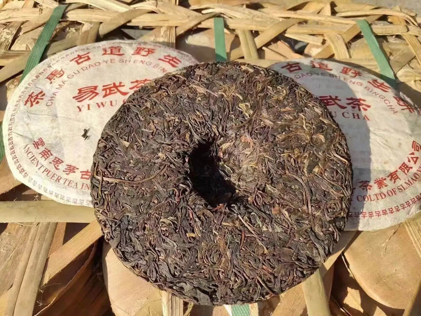 2000年茶马古道野生易武饼茶，20年干仓陈化，陈香