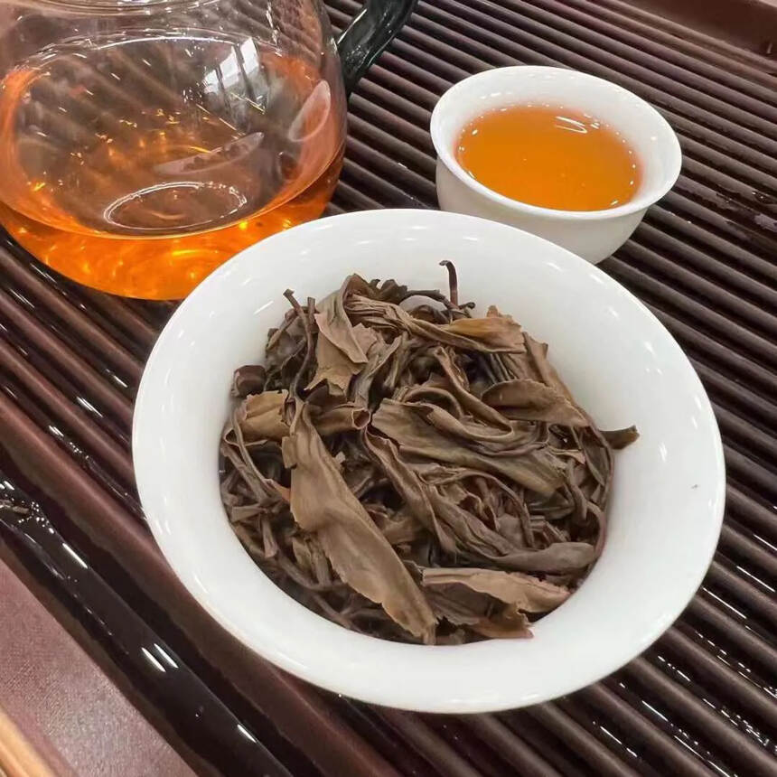 ❤❤2005年巴达山古树茶的特点，鲜叶：巴达山古树茶