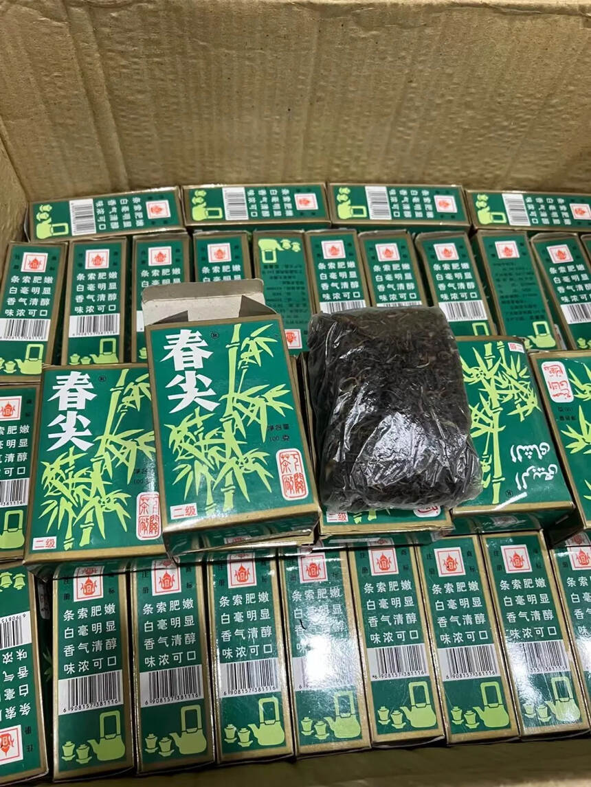 98年下关南诏春尖散茶
淡淡的青梅香
夹杂着纯正的陈