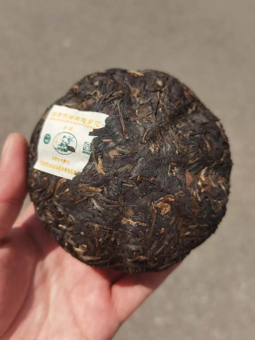 精品干仓，整件价优！
98年班章熊猫沱生态沱茶，荣获